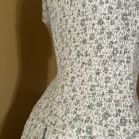Hollister Light Green and White Floral Midi Dress - Picture 11 of 13